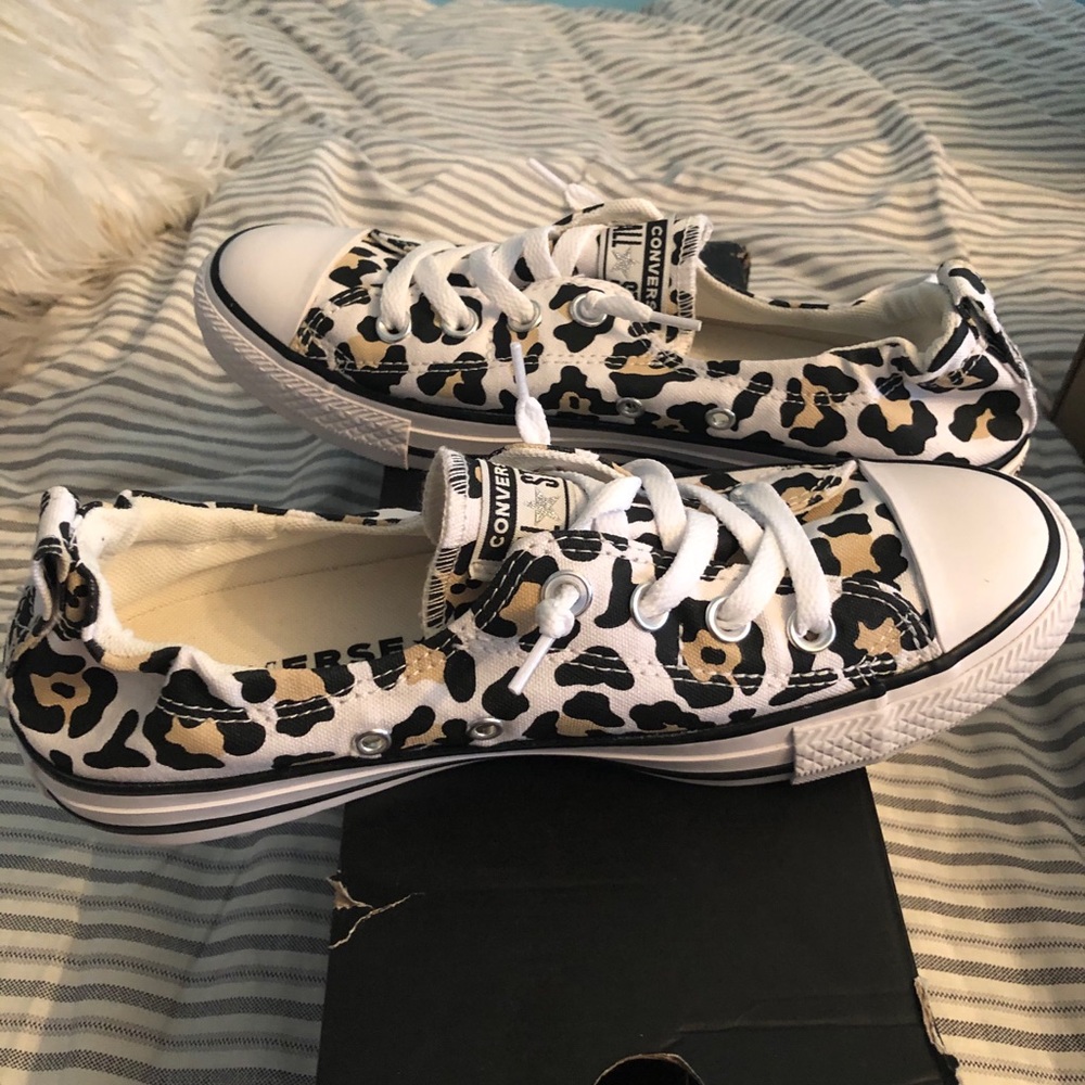 Converse leopard sneakers size 8.5 woman’s